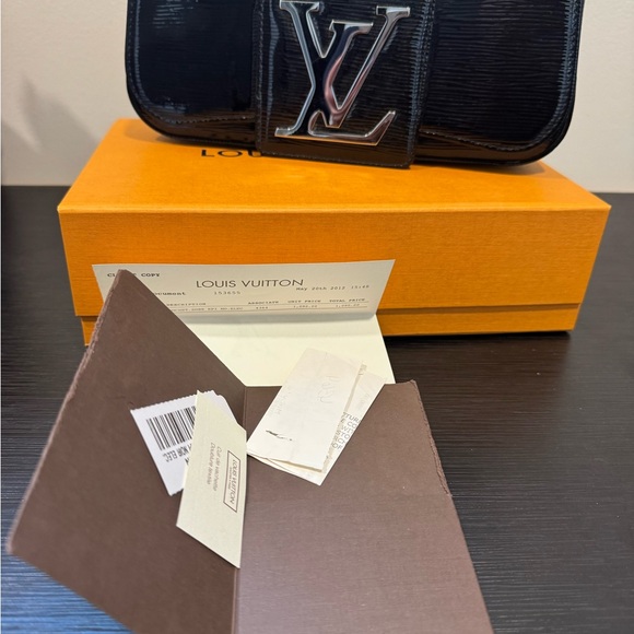 Louis Vuitton Epi Electric Pochette Sobie
Clutch Bag Noir - Picture 5 of 16